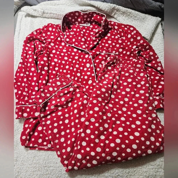 Kim Roger's red and white polka dot pajama set! - Picture 1 of 7